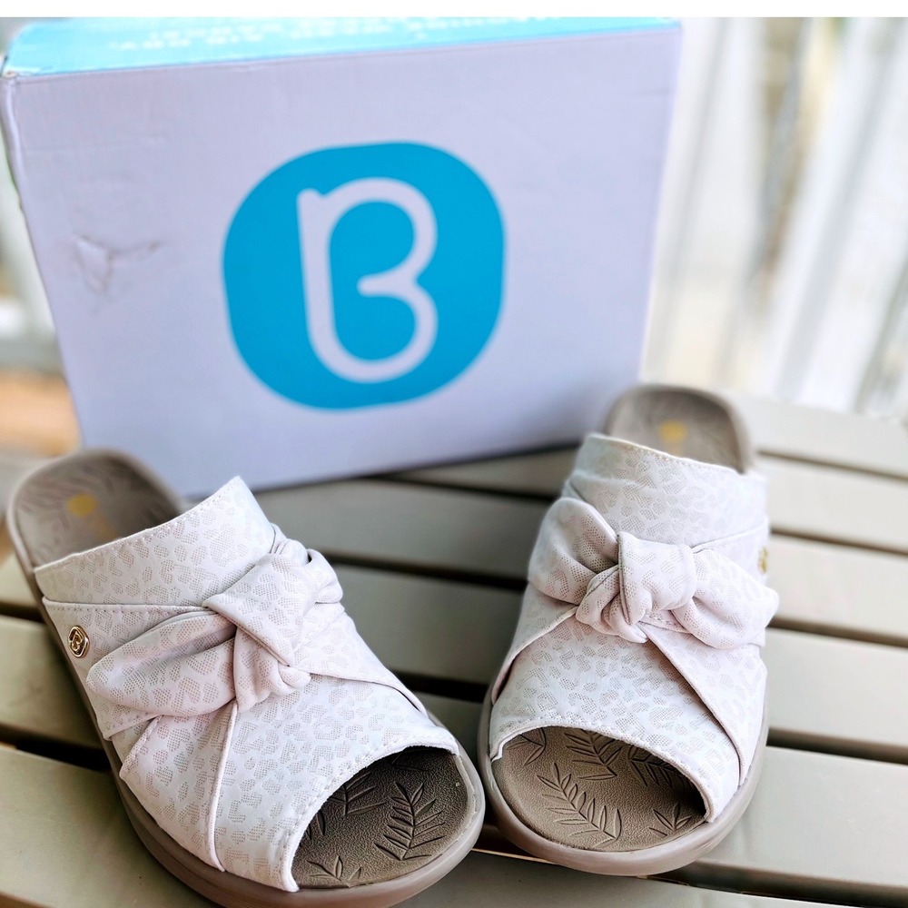 Bzees Women's Light Pink Knot Slide Sandals